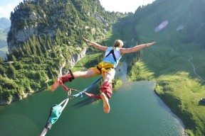 九游体育-詹姆斯赛事官方发布精彩发挥新规，MAD争议不断！